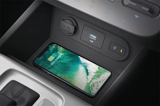 Fitur pengisian daya nirkabel Wireless Charging di konsol tengah Hyundai Stargazer Cartenz diler Manado