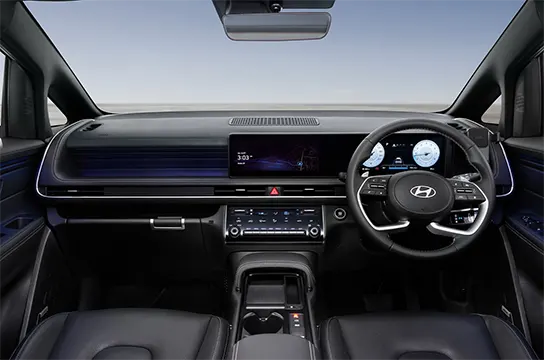 Suasana kemewahan ruang kabin luas berspesifikasi Premium Interior Cabin Hyundai Stargazer Cartenz X diler Manado