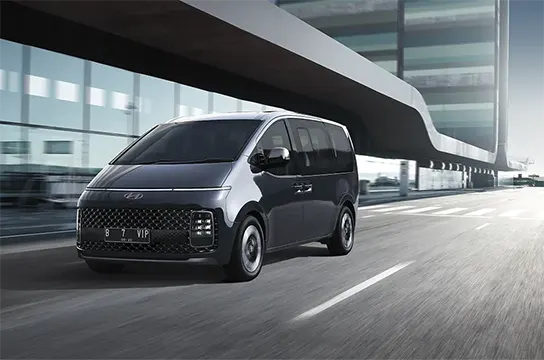 Ketangguhan akselerasi mesin diesel Powerful Performance R2.2 CRDi pada mobil premium Hyundai Staria Manado
