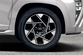 Desain velg 16 inch Sporty Alloy Wheels mobil Hyundai Stargazer di diler Gowa Manado