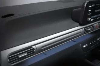 Laci penyimpanan tersembunyi Dashboard Hidden Tray yang praktis pada dasbor Hyundai Stargazer diler Manado