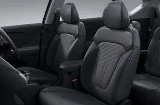 Kenyamanan jok berbalut material kulit premium Leather Seat di dalam kabin Hyundai Stargazer Manado