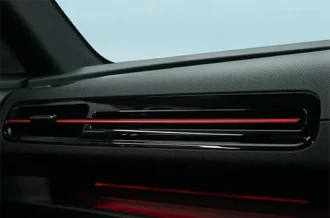 Pendaran cahaya lampu kabin mewah Ambient Lighting pada interior malam hari Hyundai New Creta Manado