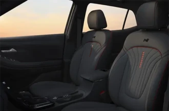 Detail jok kulit premium berlogo sport N Line Exclusive Seats dengan jahitan merah Hyundai New Creta Manado
