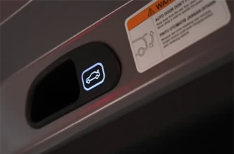 Kepraktisan akses pintu bagasi belakang elektrik otomatis Power Tailgate Hyundai New Creta diler Manado