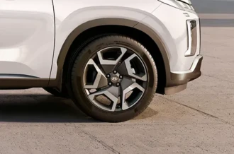 Desain velg raksasa premium 20 inch Alloy Wheel pada SUV mewah Hyundai Palisade Manado
