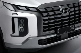 Tampilan wajah berwibawa dengan gril hitam mewah Dark Chrome Grille Hyundai Palisade diler Manado