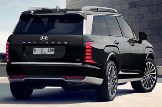 Detail sayap belakang Rear Spoiler dan lampu rem atas full length LED High Mount Stop Lamp Hyundai Palisade Hybrid Manado
