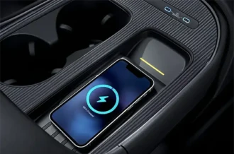 Fitur praktis pengisian daya gawai nirkabel Wireless Charging di konsol tengah Hyundai Palisade Hybrid diler Manado