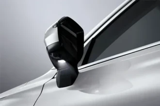 Sorotan lampu mewah Puddle Lamp di bawah kaca spion luar saat menyambut pemilik Hyundai Palisade Manado