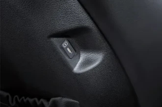 Melimpahnya fasilitas colokan pengisian daya gawai USB Port charging di setiap baris kursi Hyundai Palisade diler Manado