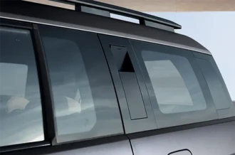 Fitur pegangan pilar samping tersembunyi Hidden type Assist Handle pada bodi Hyundai Santa Fe Manado