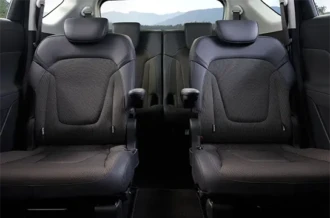 Kenyamanan baris kedua dengan konfigurasi kursi mewah Captain Seat pada Hyundai Stargazer Cartenz Manado