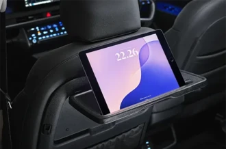 Fasilitas meja lipat praktis Seat Back Table di dalam kabin penumpang Hyundai Stargazer Cartenz Sulawesi Utara