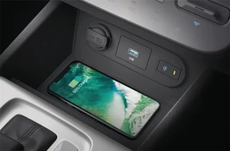 Fitur pengisian daya nirkabel Wireless Charging di konsol tengah Hyundai Stargazer Cartenz diler Manado