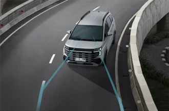 Fitur otomatis penjaga lajur kemudi Lane Keeping Assist LKA pada Hyundai Stargazer Cartenz X Sulawesi Utara