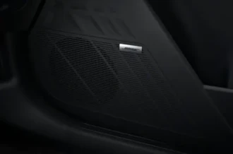 Kualitas audio jernih berkelas dari speaker BOSE Premium Sound System pada interior kabin Hyundai Stargazer X Sulawesi Utara