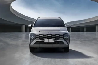 Tampilan kap mesin kekar dan X Dedicated Front Grille serta Bumper depan Hyundai Stargazer X Manado