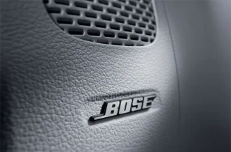 Kualitas audio jernih kelas atas dari speaker BOSE Premium Sound System pada kemewahan interior Hyundai Staria Sulawesi Utara