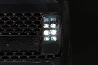 Tampilan jajaran lampu utama Full LED Headlamps yang futuristik pada wajah Hyundai Staria diler Manado