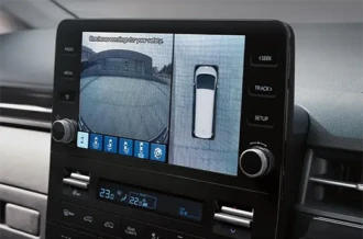 Kamera parkir 360 derajat Surround View Monitor SVM pintar pada layar utama interior Hyundai Staria Manado