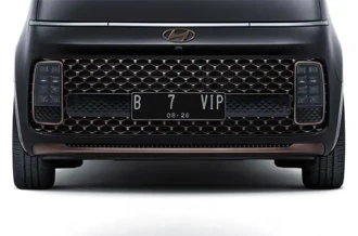 Detail kemewahan aksen kuningan Tinted Brass Chrome Bumper mewah depan mobil Hyundai Staria diler Manado