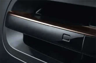Detail kepraktisan akses tombol sentuh Touch type Outside Door Handle pintu samping Hyundai Staria Manado