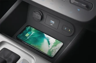 Fitur pengisian daya praktis tanpa kabel Wireless Smartphone Charger di konsol tengah Hyundai Stargazer Manado